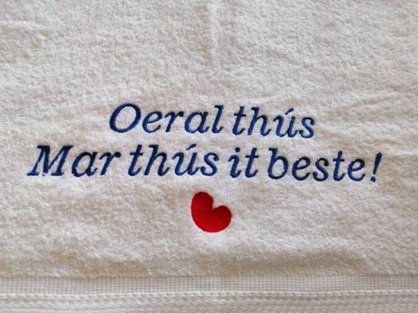 Handdoek met Oeral thús Mar thús it beste erop geborduurd