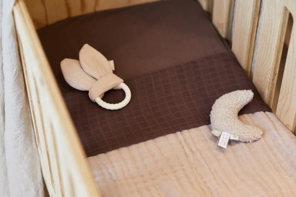 Jollein wieg- en ledikantlakentjes eventueel met naam geborduurd