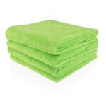 Handdoek met naam of tekst geborduurd - badhanddoek in lime groen