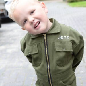 Størvik kinderoverall met naam geborduurd - olijfgroen 2