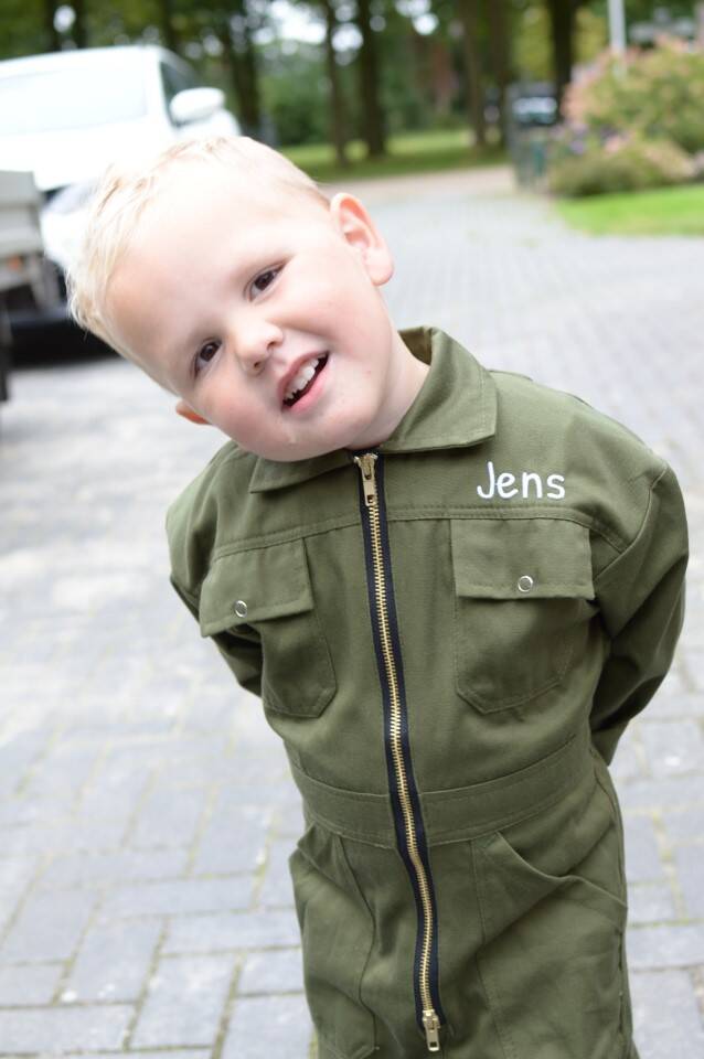 Størvik kinderoverall met naam geborduurd - olijfgroen 2