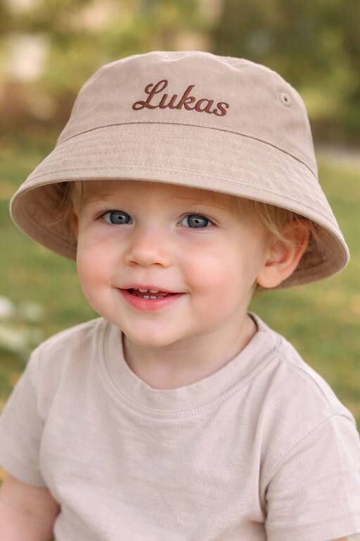 Kinder zonnehoedje met naam geborduurd